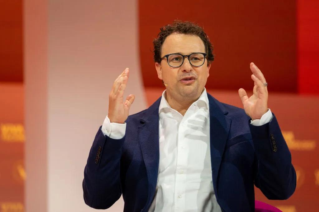Claude conquista consumidores pagantes, mercado dominado pelo ChatGPT
