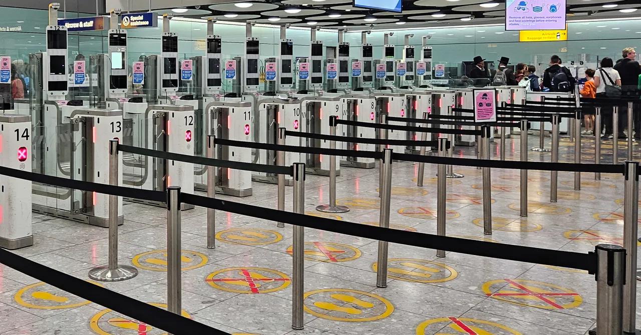 Reino Unido Vai Escanear Rostos de Solicitantes de Asilo para Verificação de Idade — Mesmo Sabendo que a Tecnologia É Falha