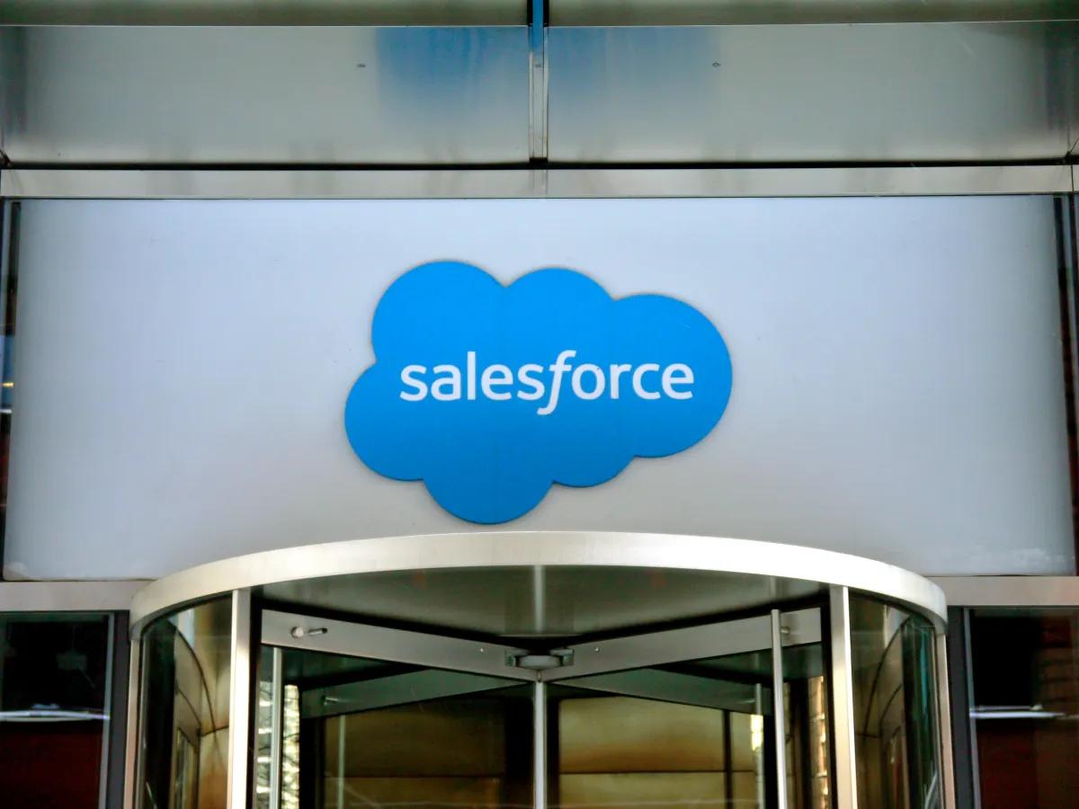Salesforce adquire Fin, plataforma de atendimento com IA, por US$ 3,6 bilhões