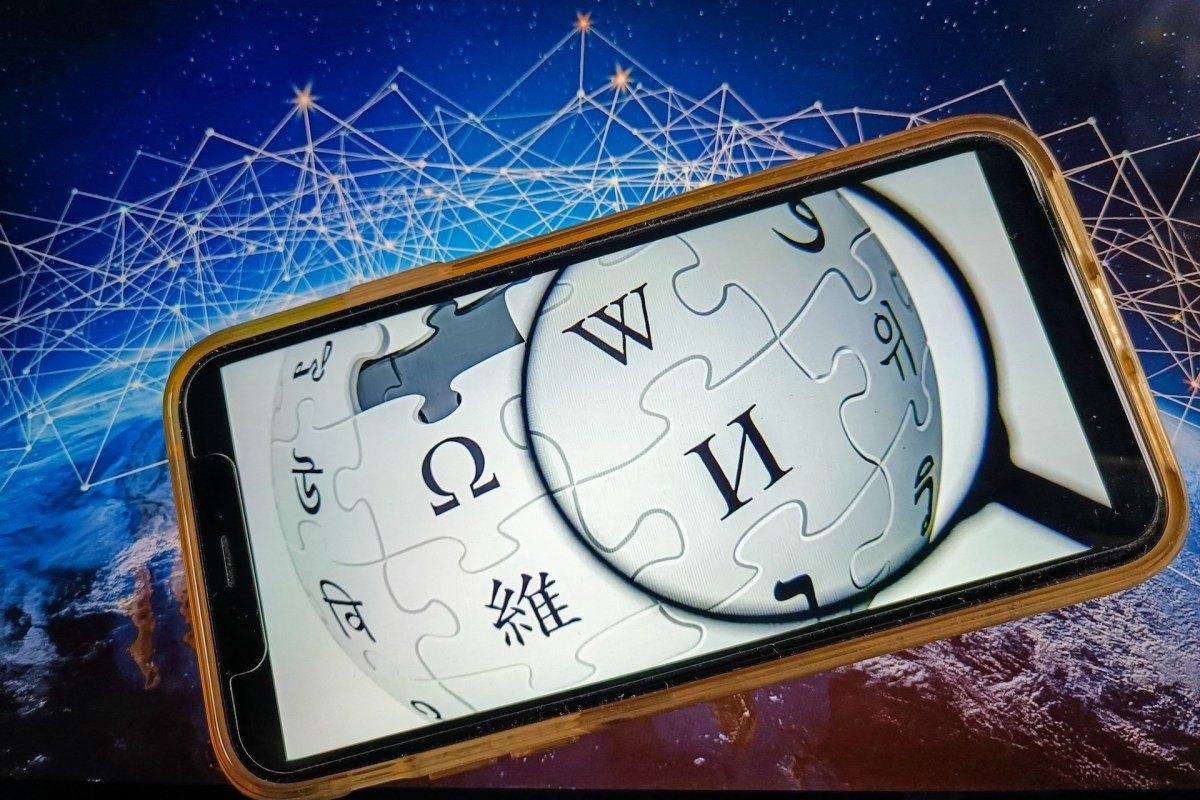 Wikipedia proíbe uso de IA para criação e reescrita de artigos