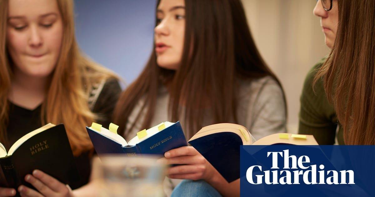 Dados Fraudulentos em Pesquisa Religiosa Revelam Riscos da IA nas Pesquisas de Opinião