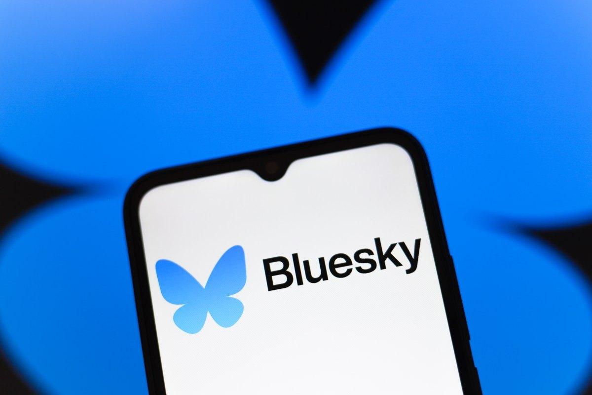 Bluesky lança Attie, app com IA para criar feeds personalizados na rede social aberta