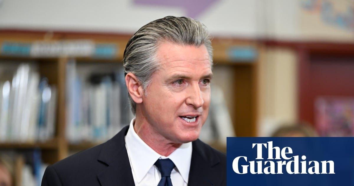 Califórnia anuncia novas regras para IA em oposição à política de Trump