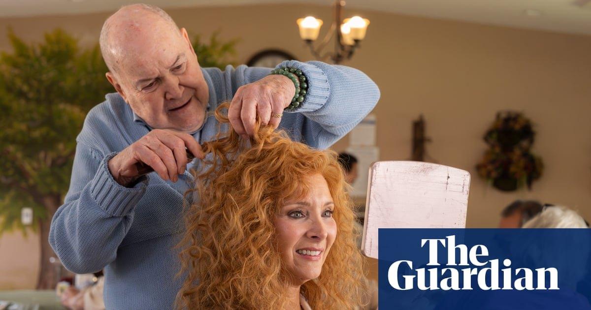 Michael Patrick King revela reviravolta com IA na nova temporada de The Comeback e o futuro de And Just Like That