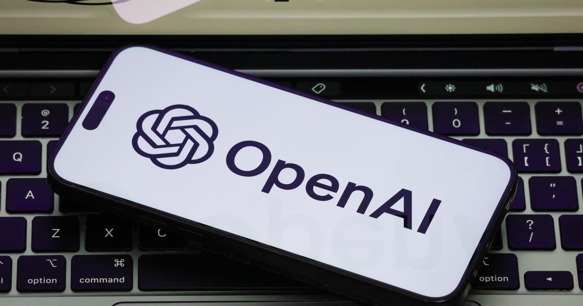 OpenAI lança política para mitigar impactos da IA no mercado de trabalho empresarial