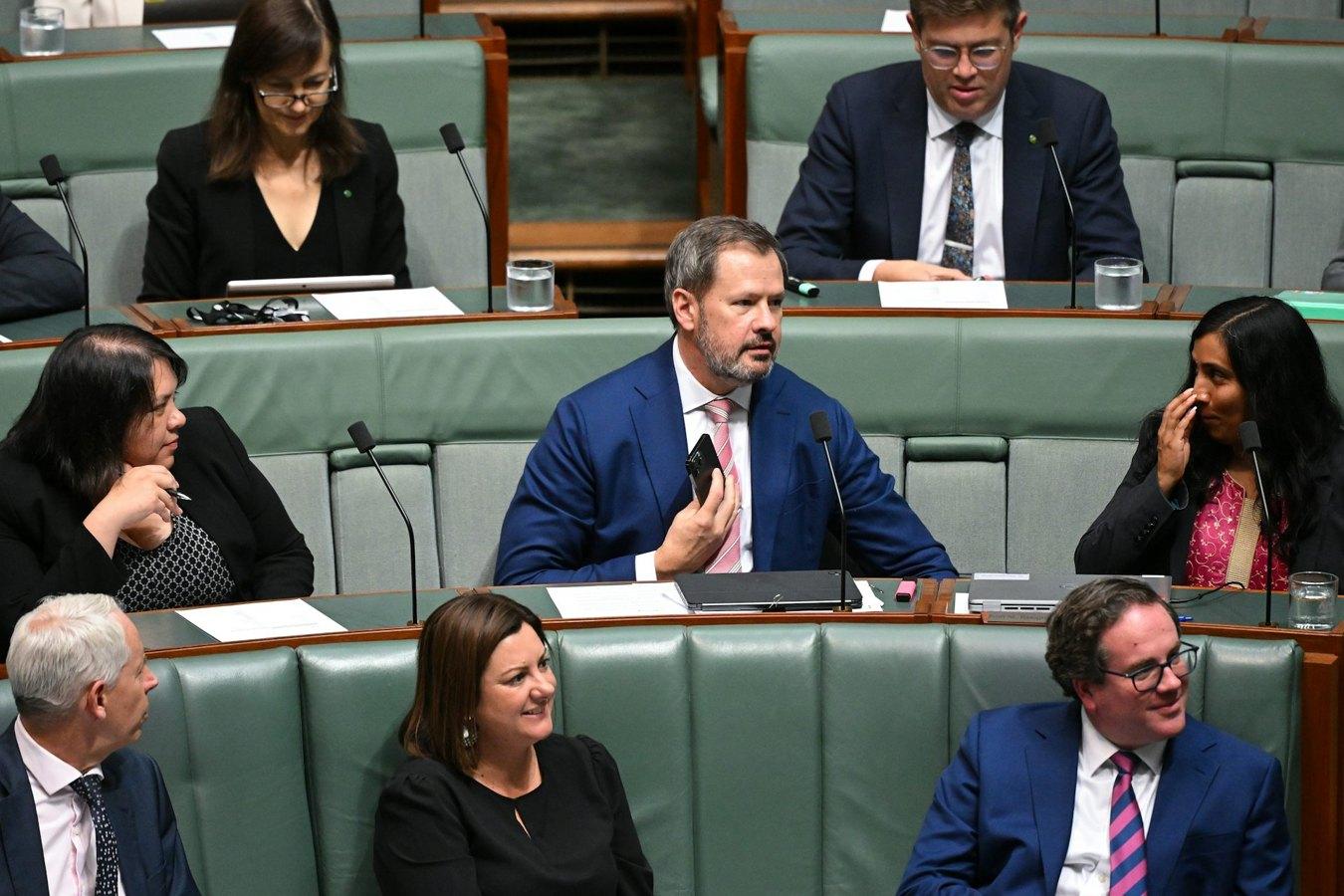 Ex-ministro Ed Husic defende taxação mais rigorosa sobre exportação de gás na Austrália