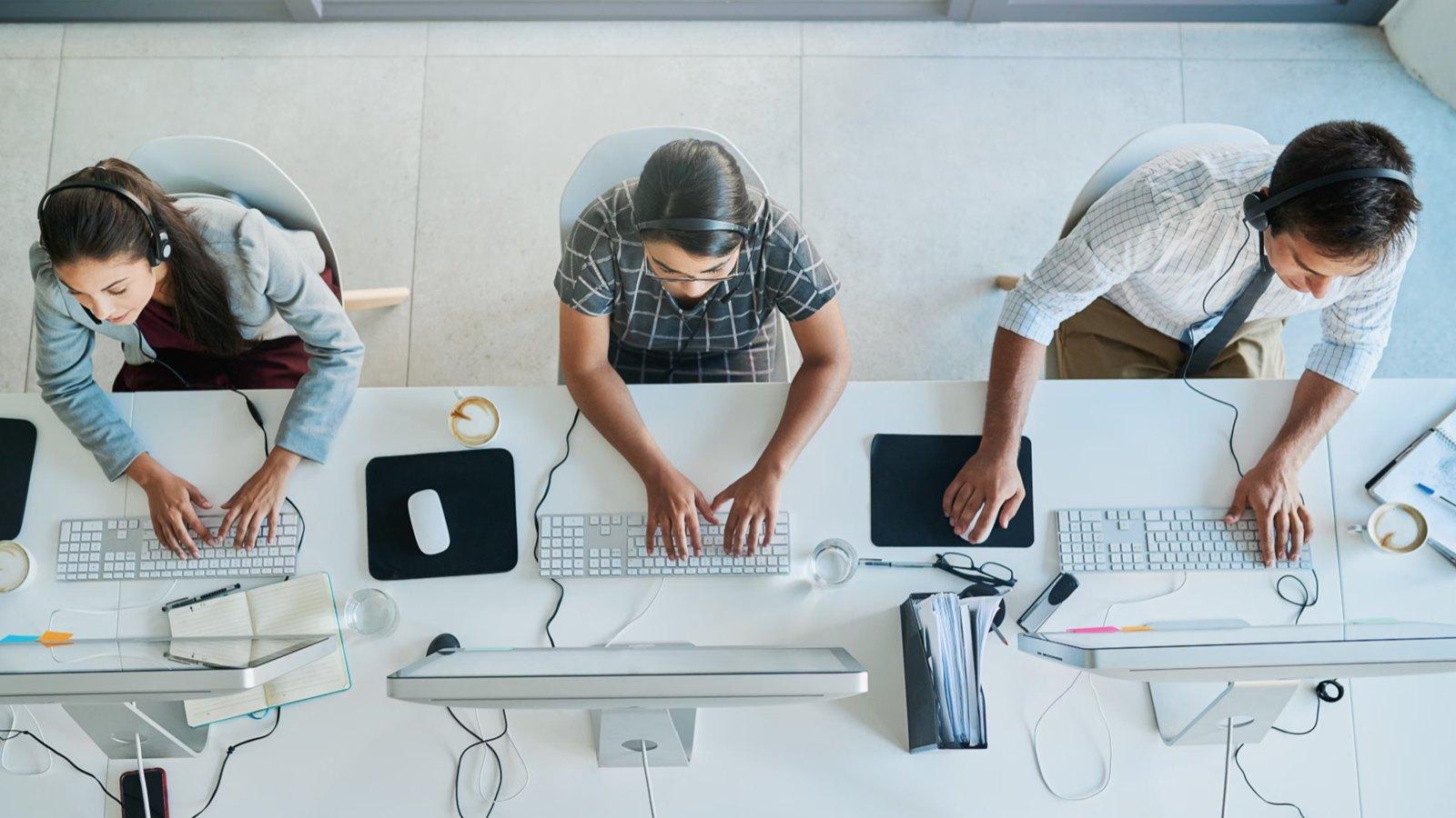 IBM e Adobe lançam soluções de orquestração de experiência com IA para setores de aviação e saúde