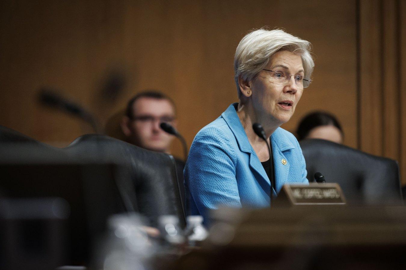 Elizabeth Warren alerta que falha na IA pode desencadear nova crise financeira