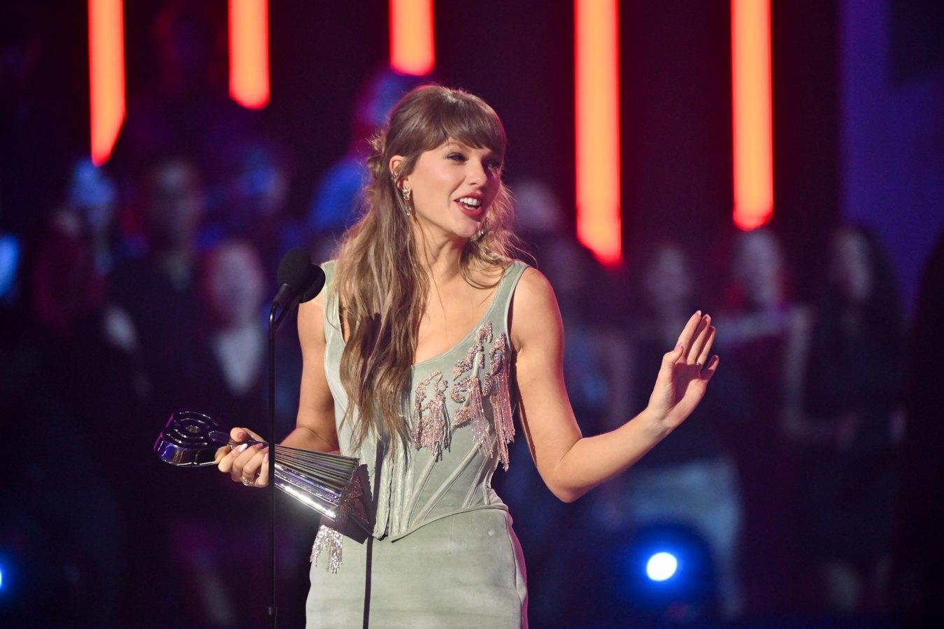 Golpes com deepfakes de Taylor Swift e Rihanna crescem no TikTok, alerta empresa de autenticação