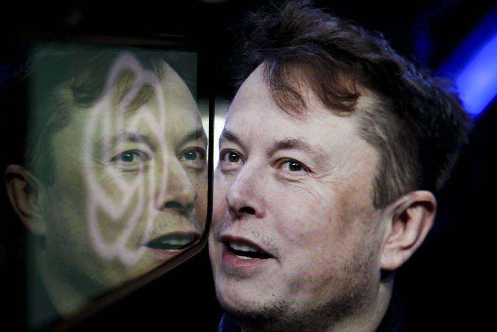 No tribunal, Elon Musk enfrenta contradições em seus próprios tweets sobre OpenAI e inteligência artificial
