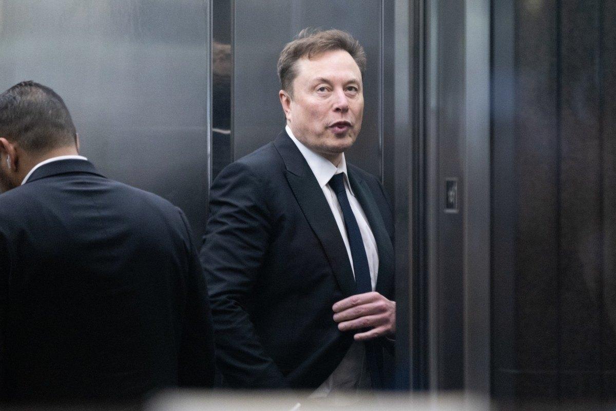 Elon Musk confirma uso de modelos OpenAI para treinar Grok da xAI e destaca prática comum na indústria de IA