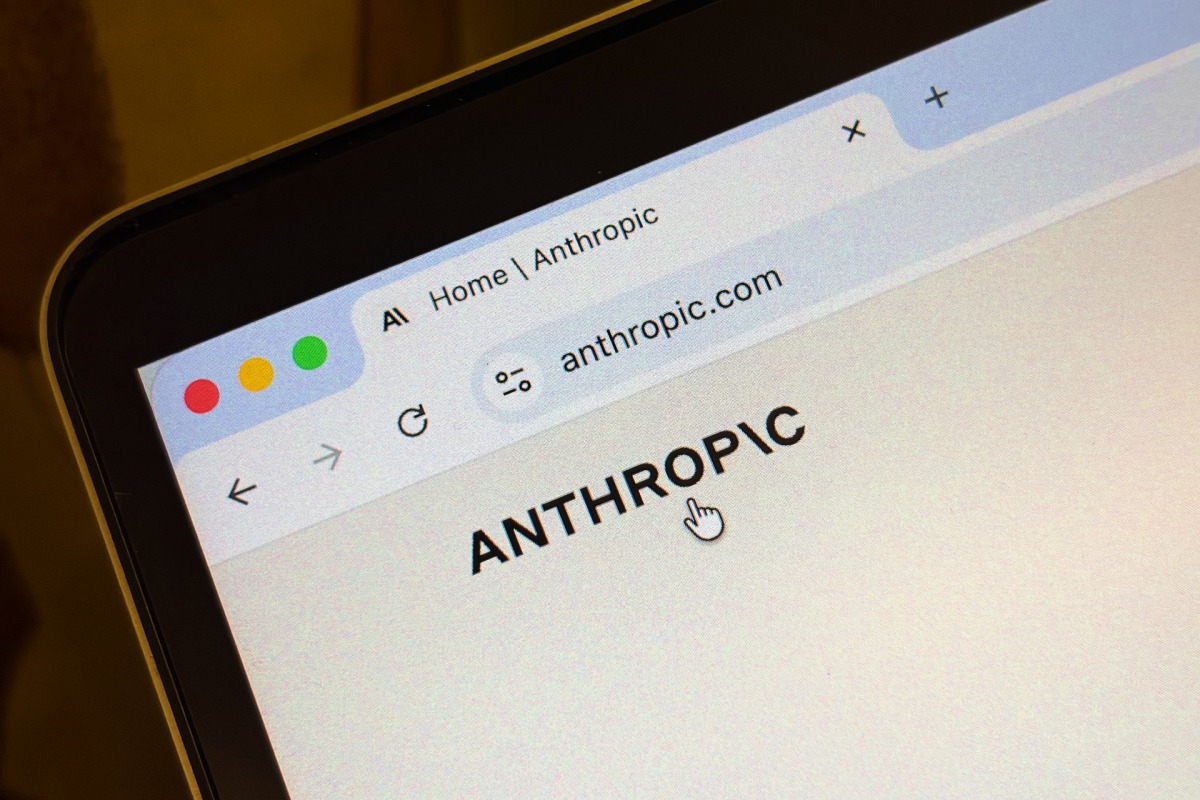 Anthropic restringe acesso a novos modelos de IA para estrangeiros e Índia debate soberania tecnológica