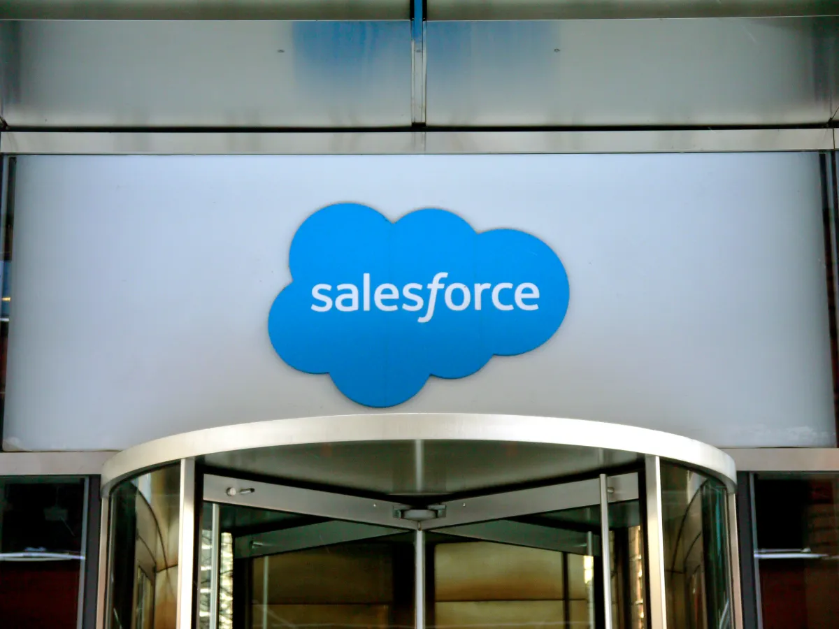 Salesforce adquire Fin, plataforma de atendimento com IA, por US$ 3,6 bilhões