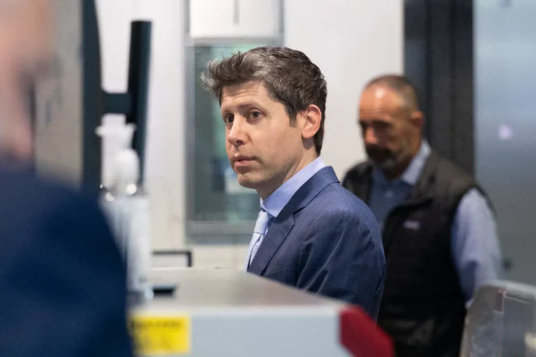 OpenAI limita lançamento do GPT-5.6 após pedido do governo dos EUA e diz que restrições não devem virar padrão